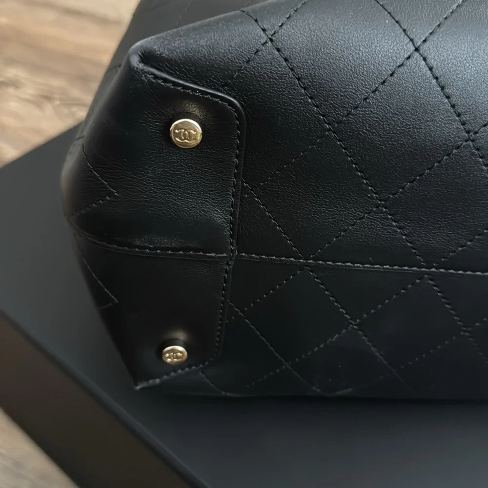 Authentic Black Calfskin Quilted Leather Shopping Bag - Picture 12 of 16